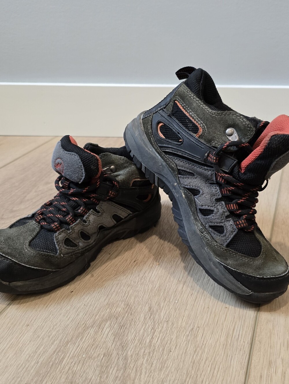 High Sierra Trooper Boys Hiking Boots Grey Black Orange Size 4 Suade Waterproof